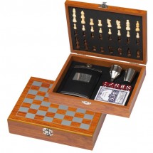 Spieleset mit Flachmann, Schach- und Kartenspiel - braun
